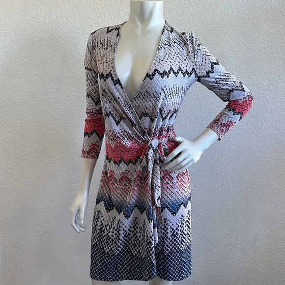 BCBGMaxAzria Size XXS Adele Diamond Patterned Wrap Mini Dress - Picture 8 of 9